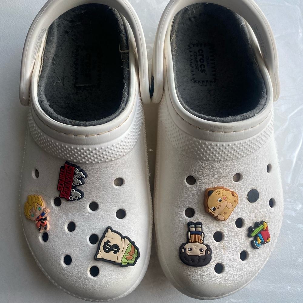CROCS Kids White Slippers with Fun Charms - Picture 6 of 15